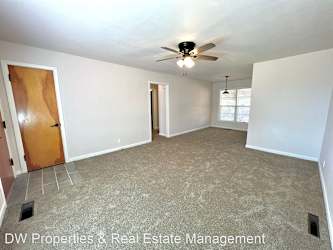 909 Harris Ave - Dodge City, KS