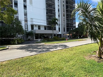 2500 NE 135th Terrace unit B506 - North Miami Beach, FL
