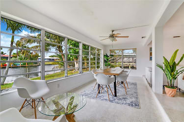2901 NW 9th Terrace - Wilton Manors, FL