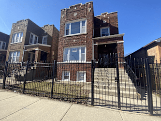 4630 S Sawyer Ave unit 1st - Chicago, IL