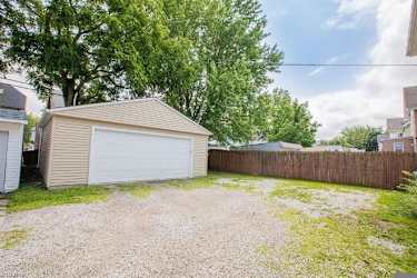 1561 Cordova Ave - Lakewood, OH