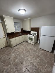 1633 Mahoning Ave unit 4 - Youngstown, OH