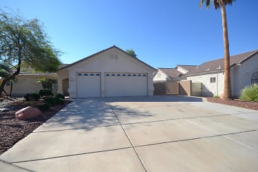 2202 Emerald River Ct - Fort Mohave, AZ
