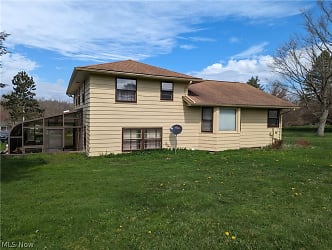 13609 Old State Rd - Middlefield, OH