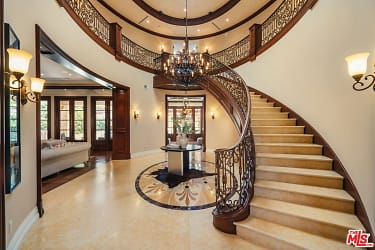 614 N Palm Dr - Beverly Hills, CA