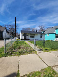 936 N Tremont Ave - Indianapolis, IN