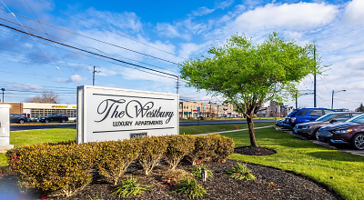 The Westbury Apartments - North Olmsted, OH