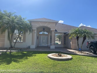 751 Carriage Hill Rd - Melbourne, FL