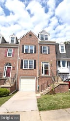 7234 Whitlers Creek Dr - West Springfield, VA