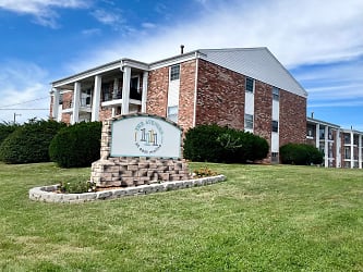 Avenues At East Moline Apartments - East Moline, IL
