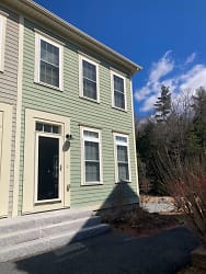29 Forest Edge Dr - Hanover, NH