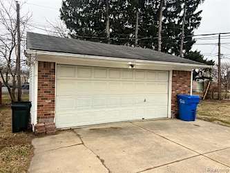 31693 Ryan Rd - Warren, MI