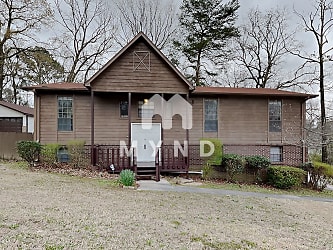 805 Live Oak Cir - undefined, undefined