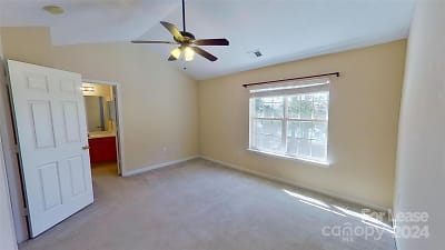 482 Robin Reed Ct - Pineville, NC