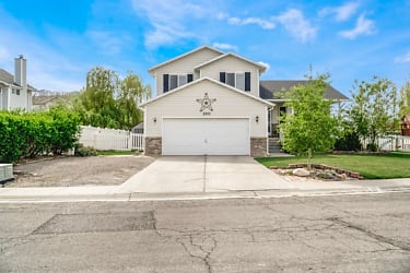240 Lakeview Dr - Stansbury Park, UT