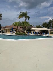 579 Prestwick Cir - Palm Beach Gardens, FL