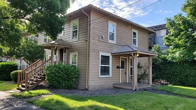 703 SW 15th St - Corvallis, OR