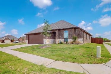 404 Tredway Ct - Seagoville, TX
