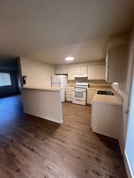 179 SW Hayes Ave unit 20 - Bend, OR