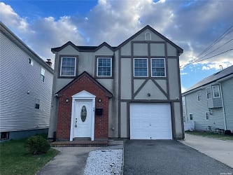 26 Vandewater Ave #2ND - Floral Park, NY