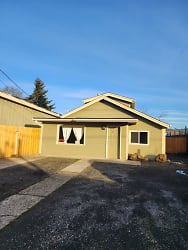 1408 S 5th Ave - Kelso, WA
