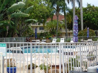 285 Riverside Dr - Palm Beach Gardens, FL