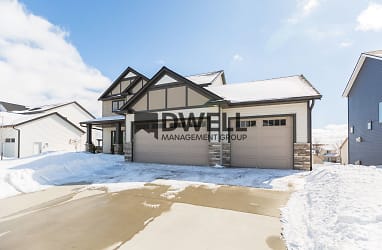 4144 Genevieve Ln NW - Rochester, MN