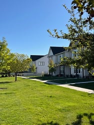 Townhomes At Union Square Apartments - Boise, ID