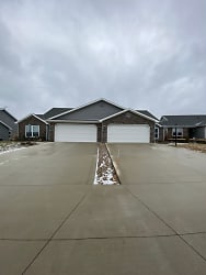 3957 Gussie Ct - Warsaw, IN