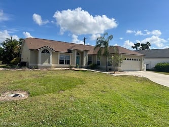 9794 Country Oaks Dr - Fort Myers, FL