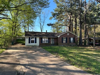 1925 Coral Hills Dr - Southaven, MS