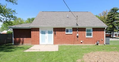 1889 Aztec Dr - Xenia, OH