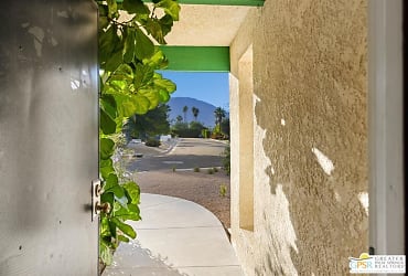 45620 Mountain View Ave - Palm Desert, CA