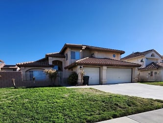 6134 Meredith Ave - Palmdale, CA