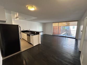 8440 Fountain Ave Apartments - West Hollywood, CA