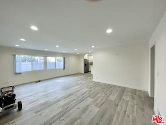 1118 S Holt Ave #3 - Los Angeles, CA
