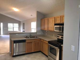 8754 Olenmead Dr - Lewis Center, OH