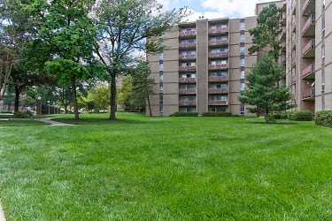 Oakcrest Towers Apartments - District Heights, MD