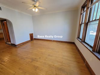 1075 N Hermitage Ave unit 1F - Chicago, IL