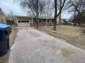 3317 Belaire Ave - Cheyenne, WY