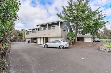 1769 Crater Lake Ave - Medford, OR