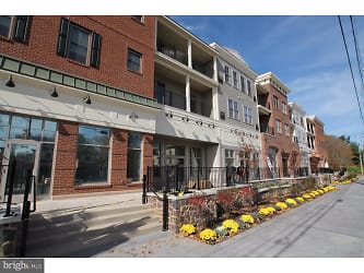 200 N Sycamore St #2D - Newtown, PA