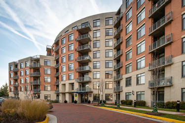 Curve 6100 Apartments - Alexandria, VA
