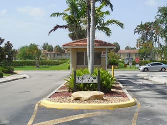 10222 Twin Lakes Dr - Coral Springs, FL