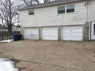 121 W Napoleon Rd - Bowling Green, OH