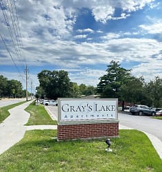 Gray's Lake Apartments - Des Moines, IA