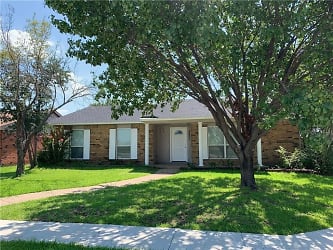 5601 Squires Dr - The Colony, TX