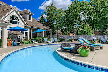10811 W Ten Mile Road - Oak Park, MI