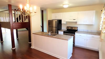 37 Shad Row unit 37 - Suffield, CT