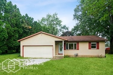1121 Curtwood Dr - Wooster, OH